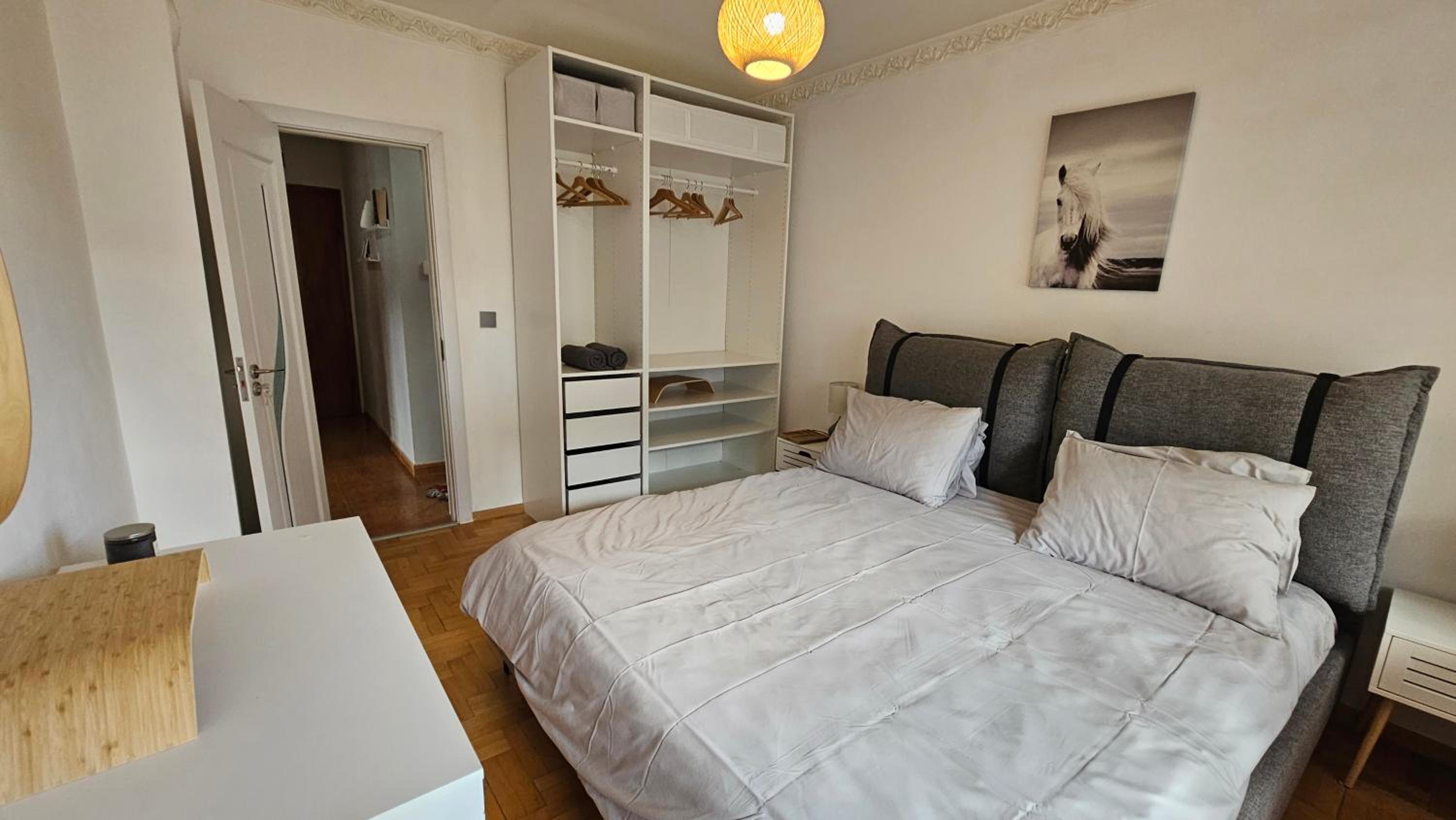 Business Park Retreat: 1BR with Mountain View