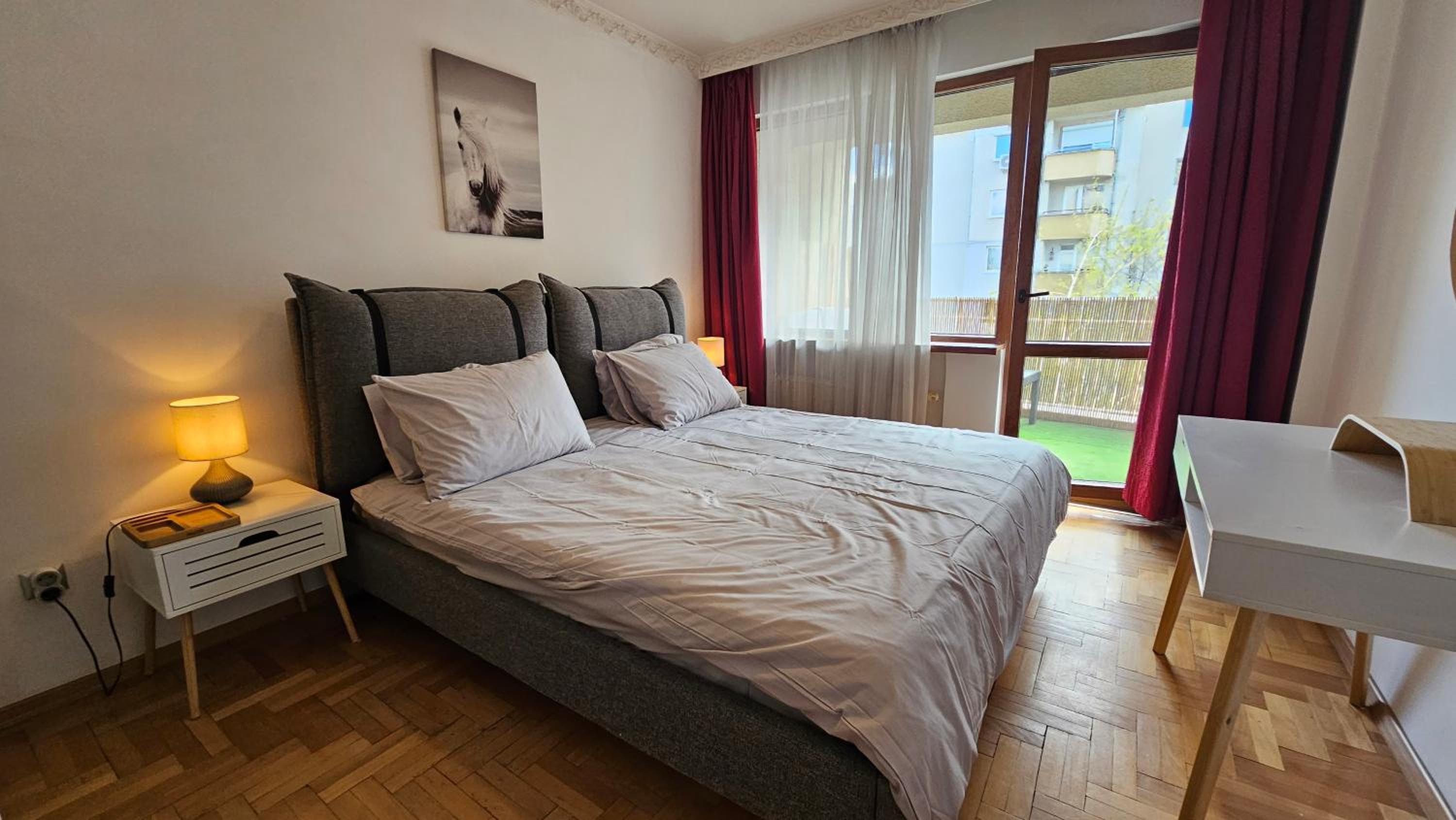 Business Park Retreat: 1BR with Mountain View