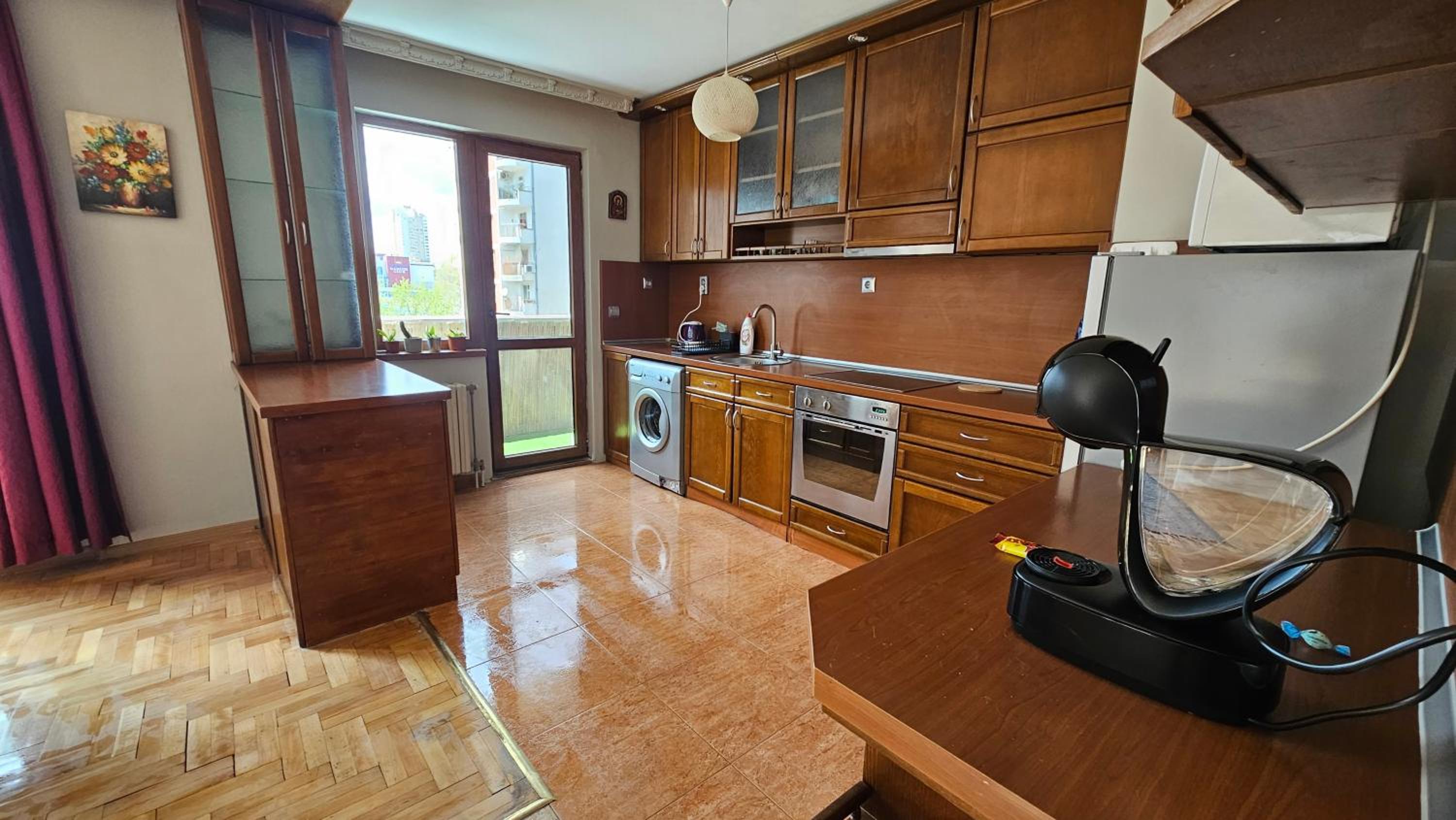Business Park Retreat: 1BR with Mountain View
