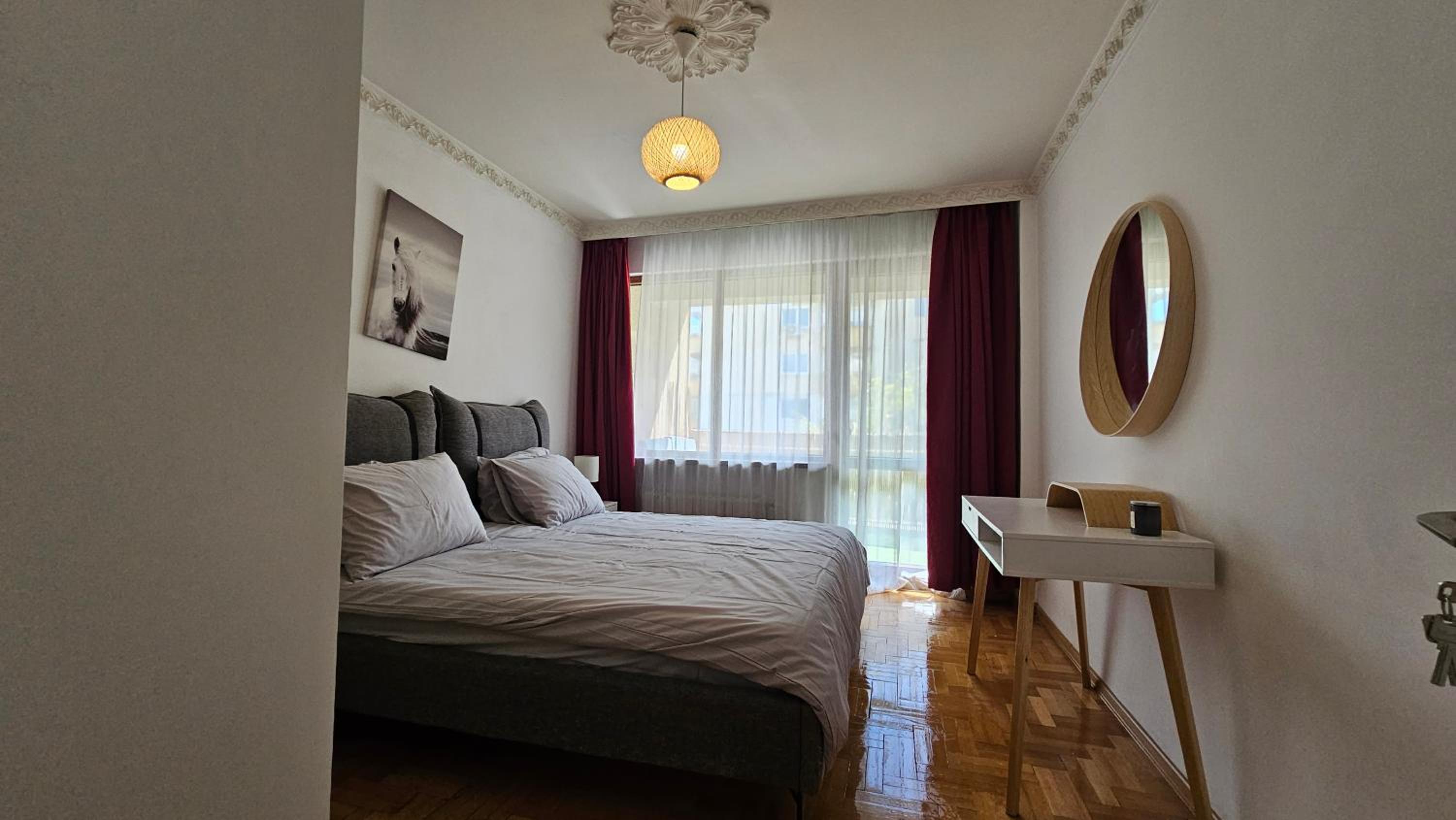 Business Park Retreat: 1BR with Mountain View