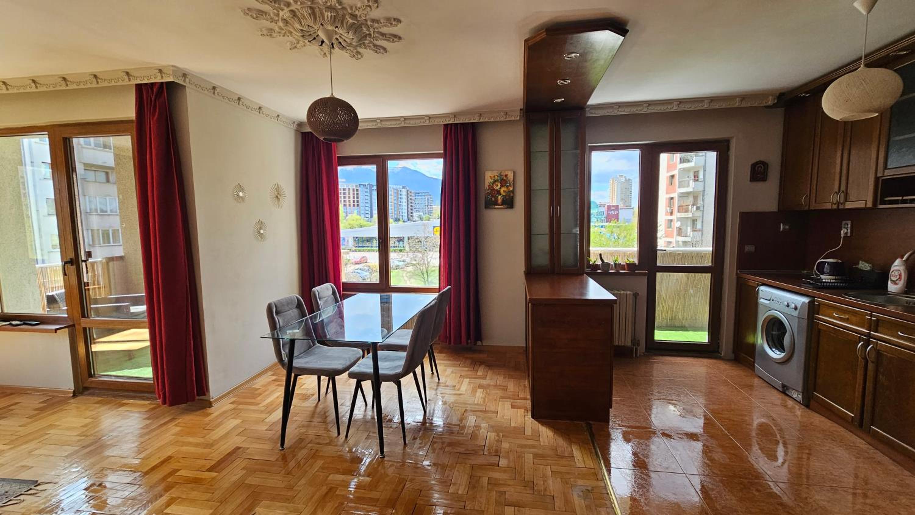 Business Park Retreat: 1BR with Mountain View