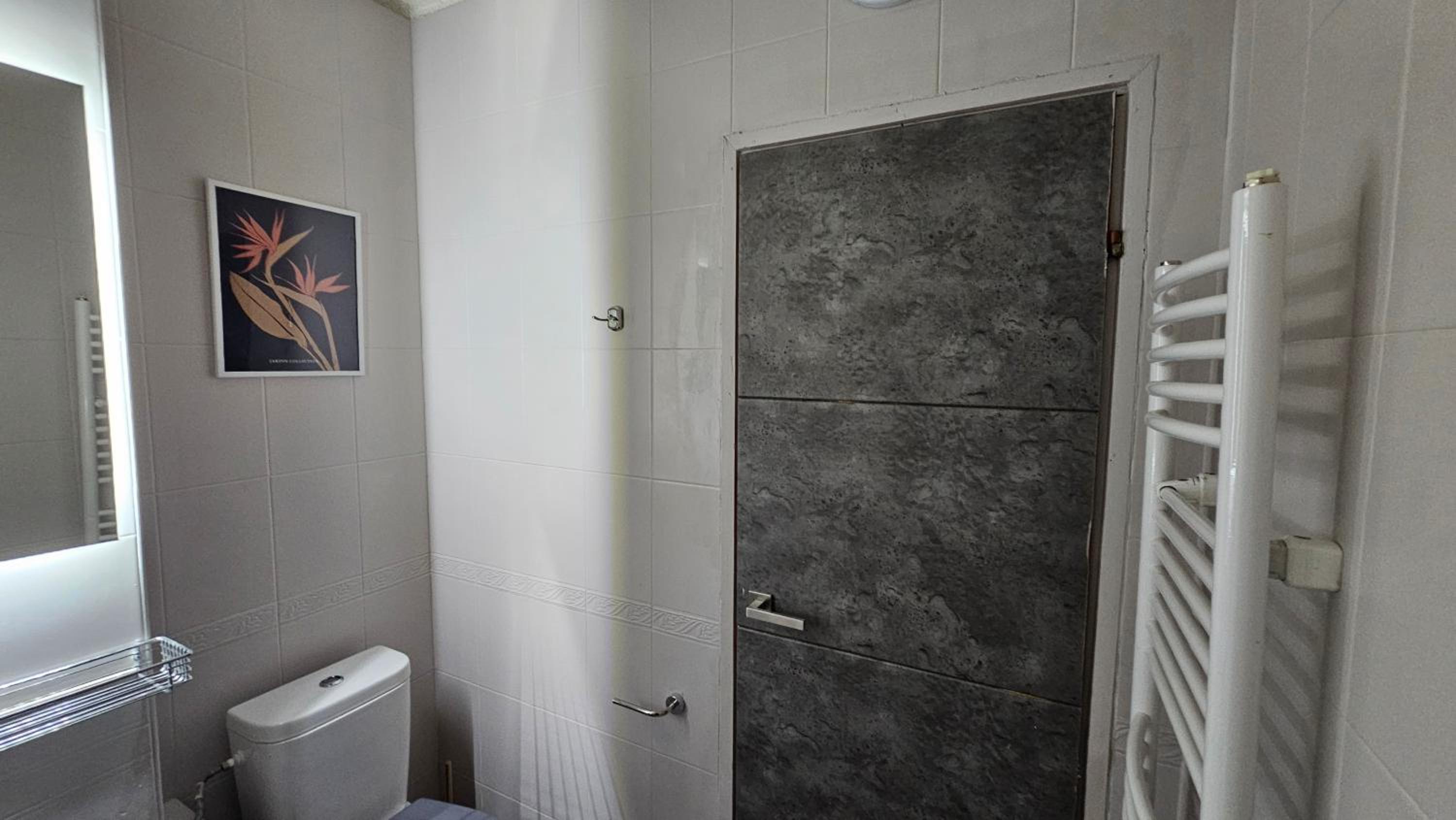 Business Park Retreat: 1BR with Mountain View