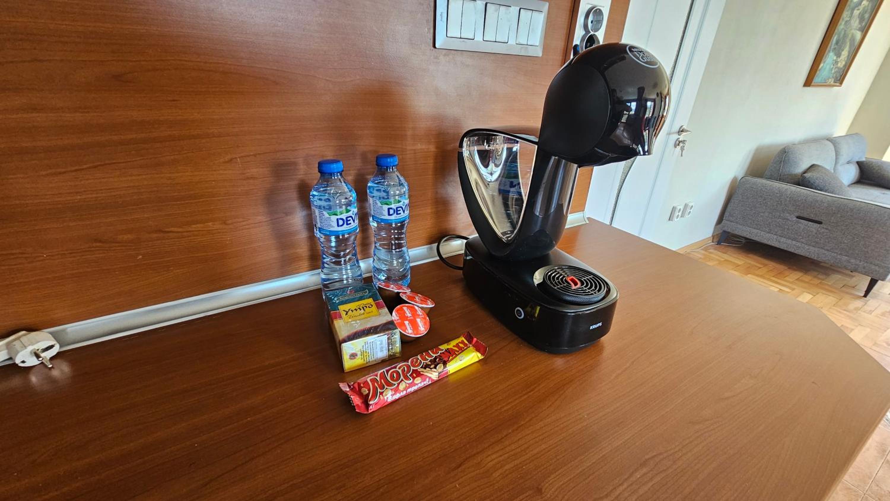Business Park Retreat: 1BR with Mountain View