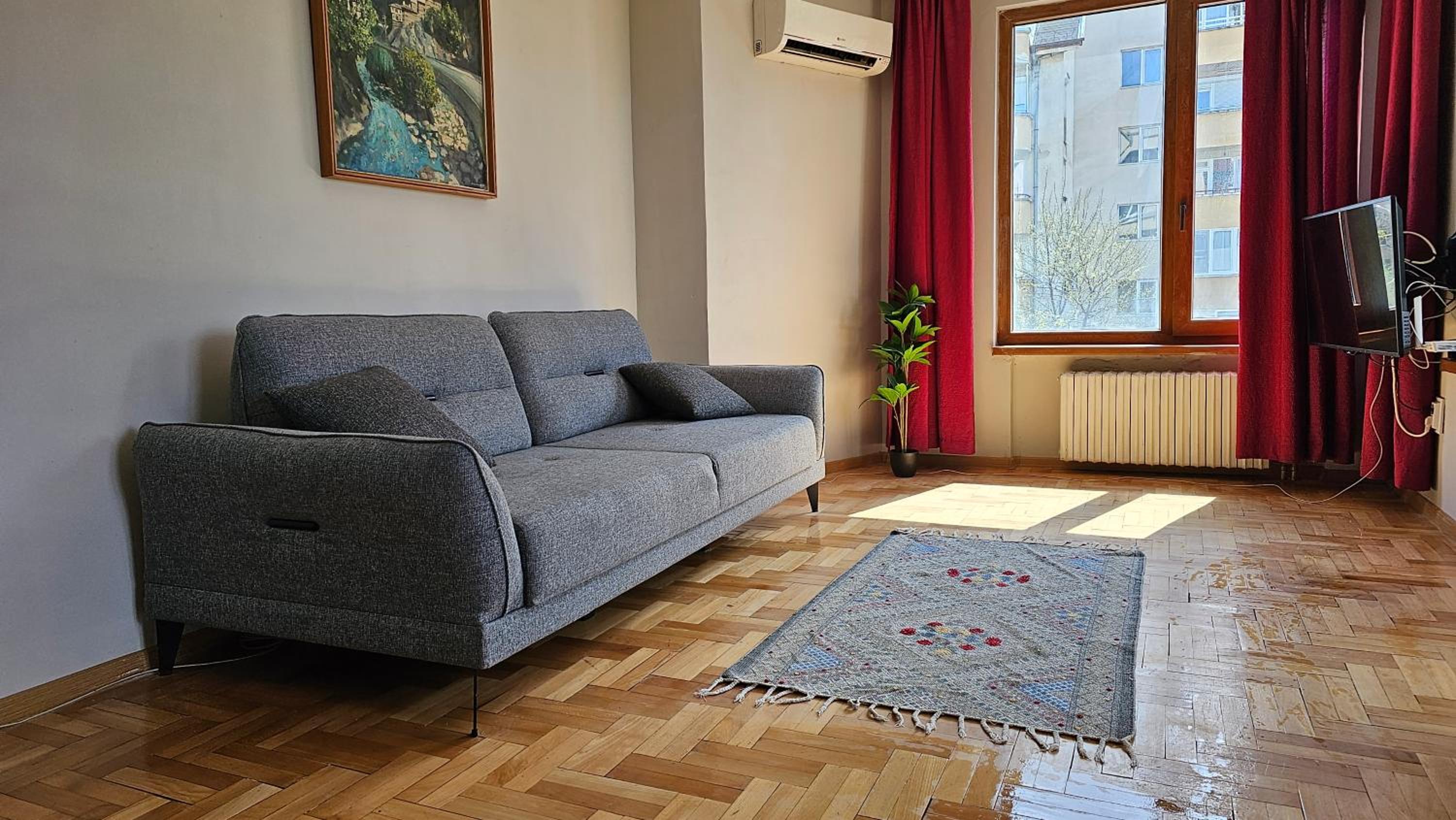 Business Park Retreat: 1BR with Mountain View