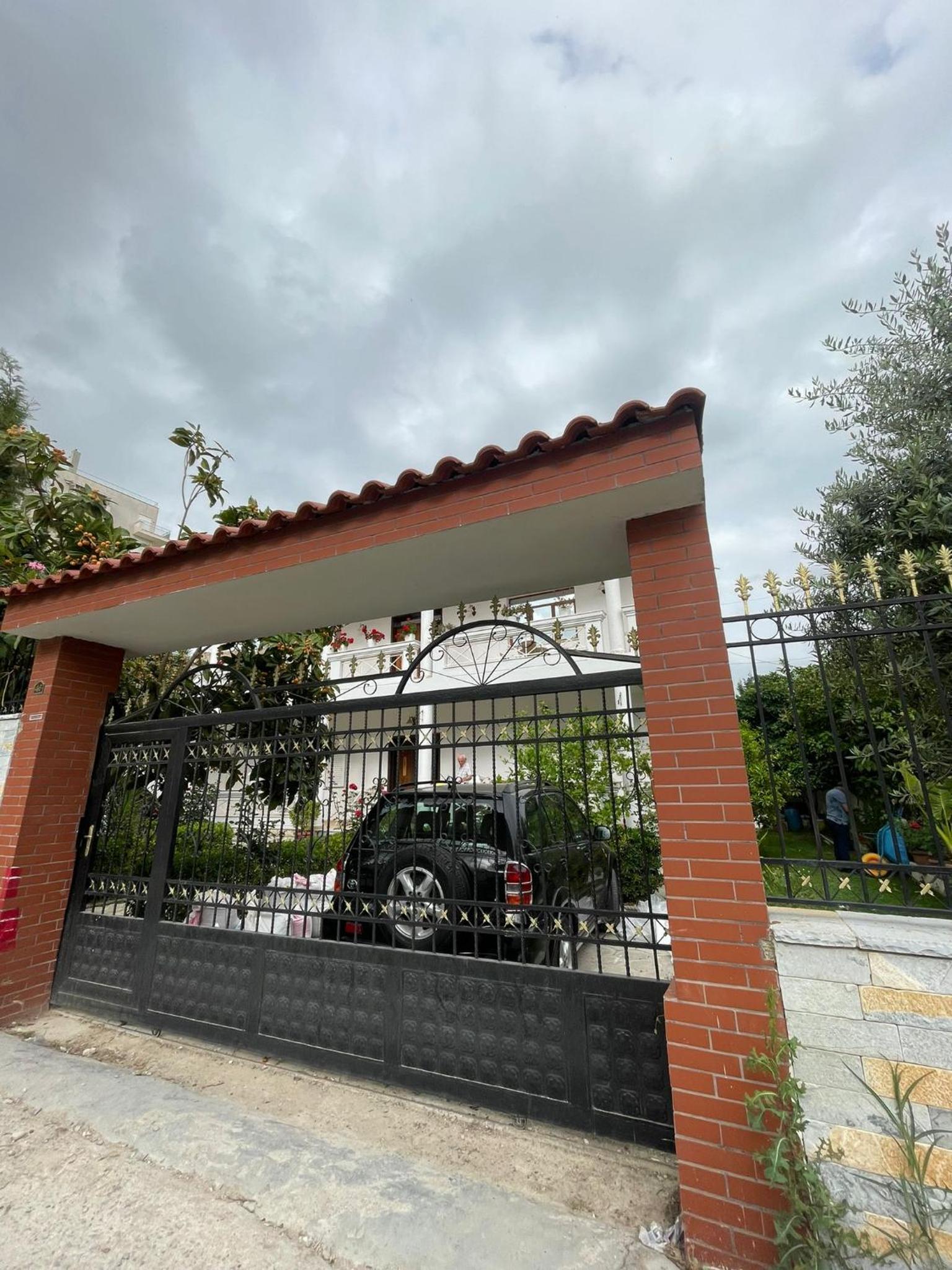 White Star Villa - Studio Apartments with Parking
