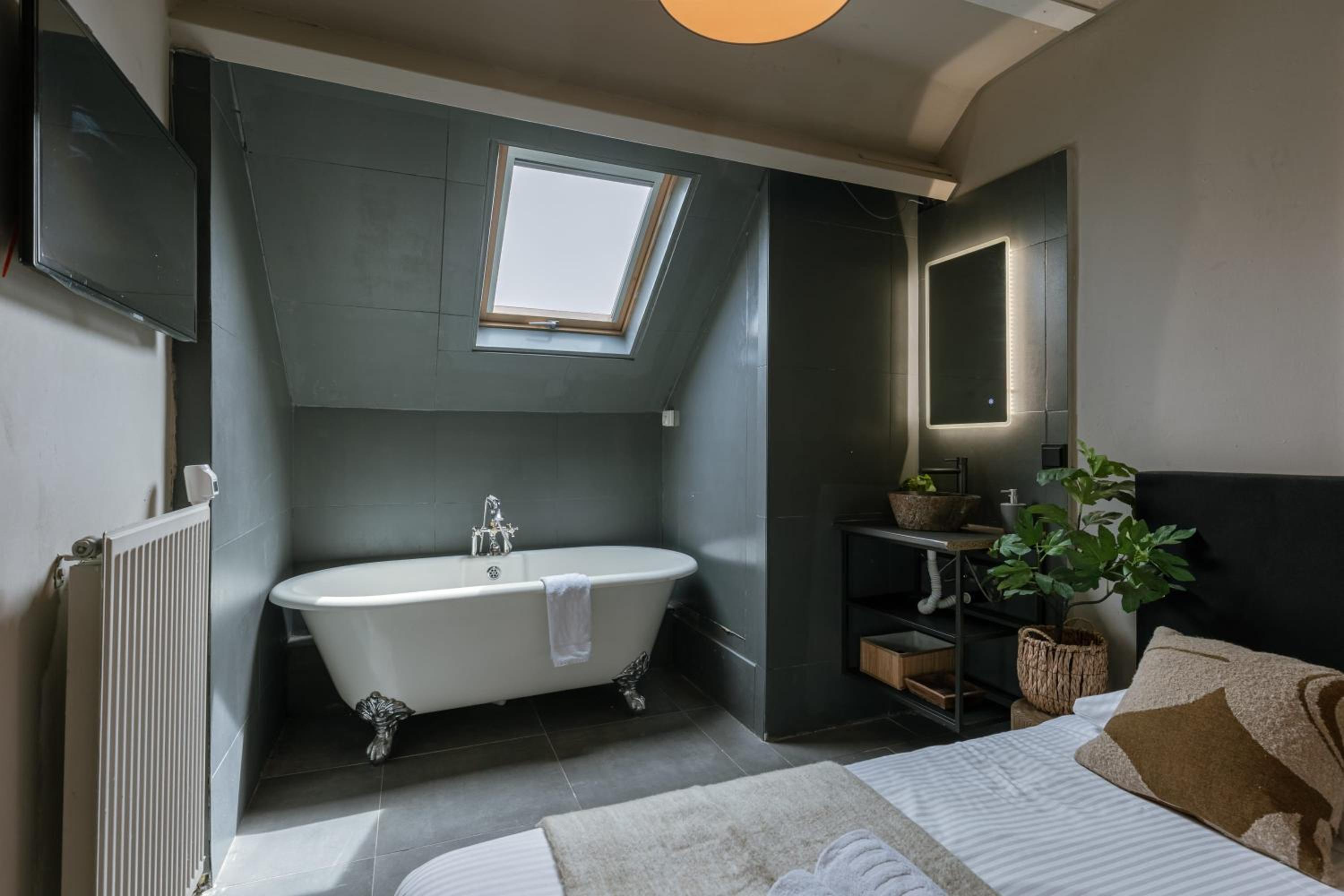 Chic rooftop apartment in Antwerp's shopping hub, pets are welcome