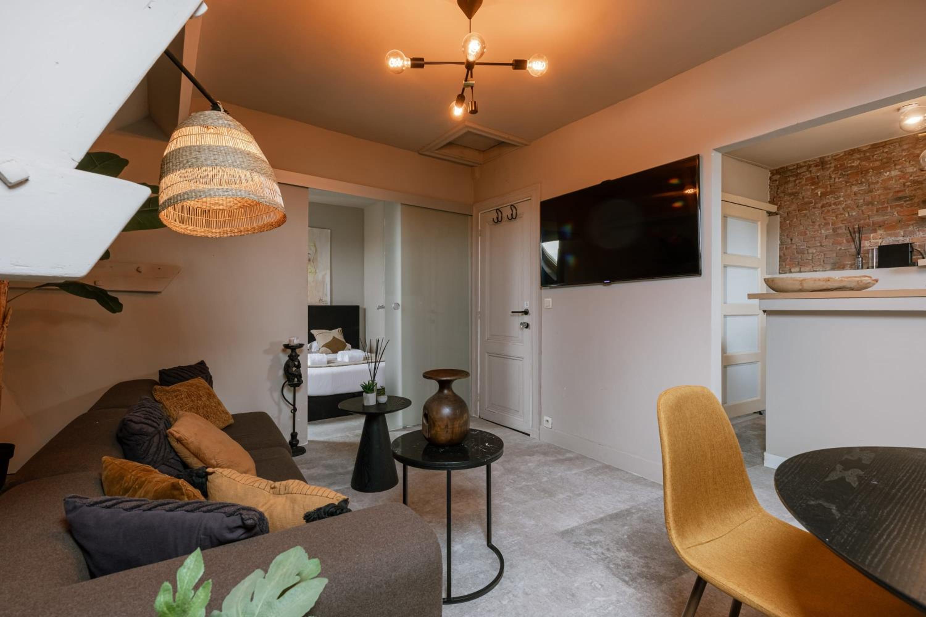 Chic rooftop apartment in Antwerp's shopping hub, pets are welcome