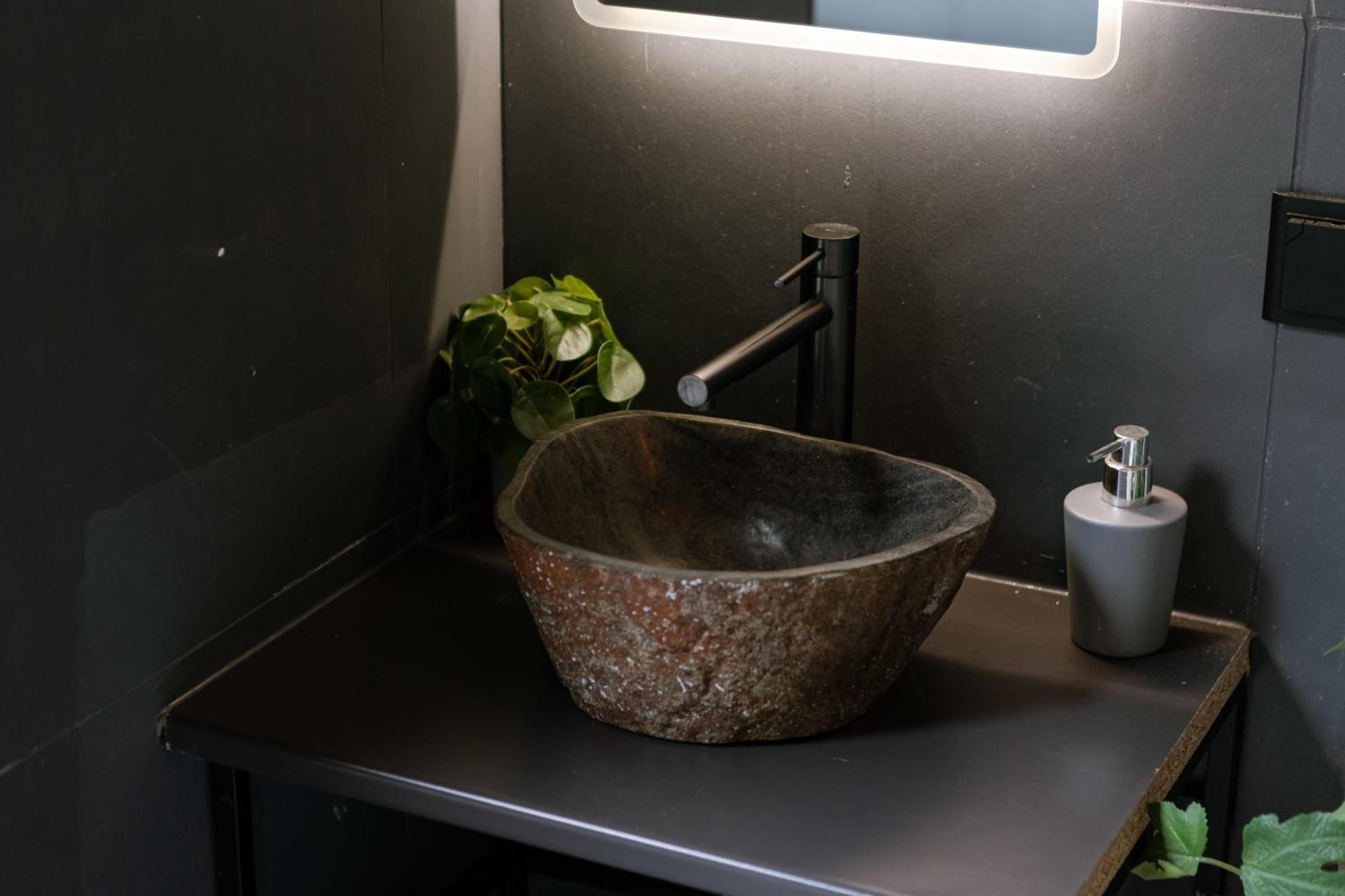 Chic rooftop apartment in Antwerp's shopping hub, pets are welcome