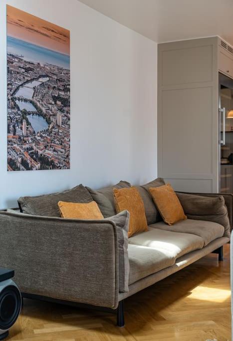 Central Penthouse with Stunning Terrace Views
