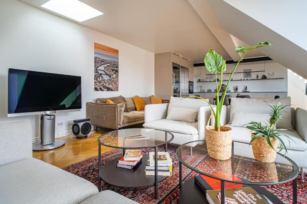 Central Penthouse with Stunning Terrace Views