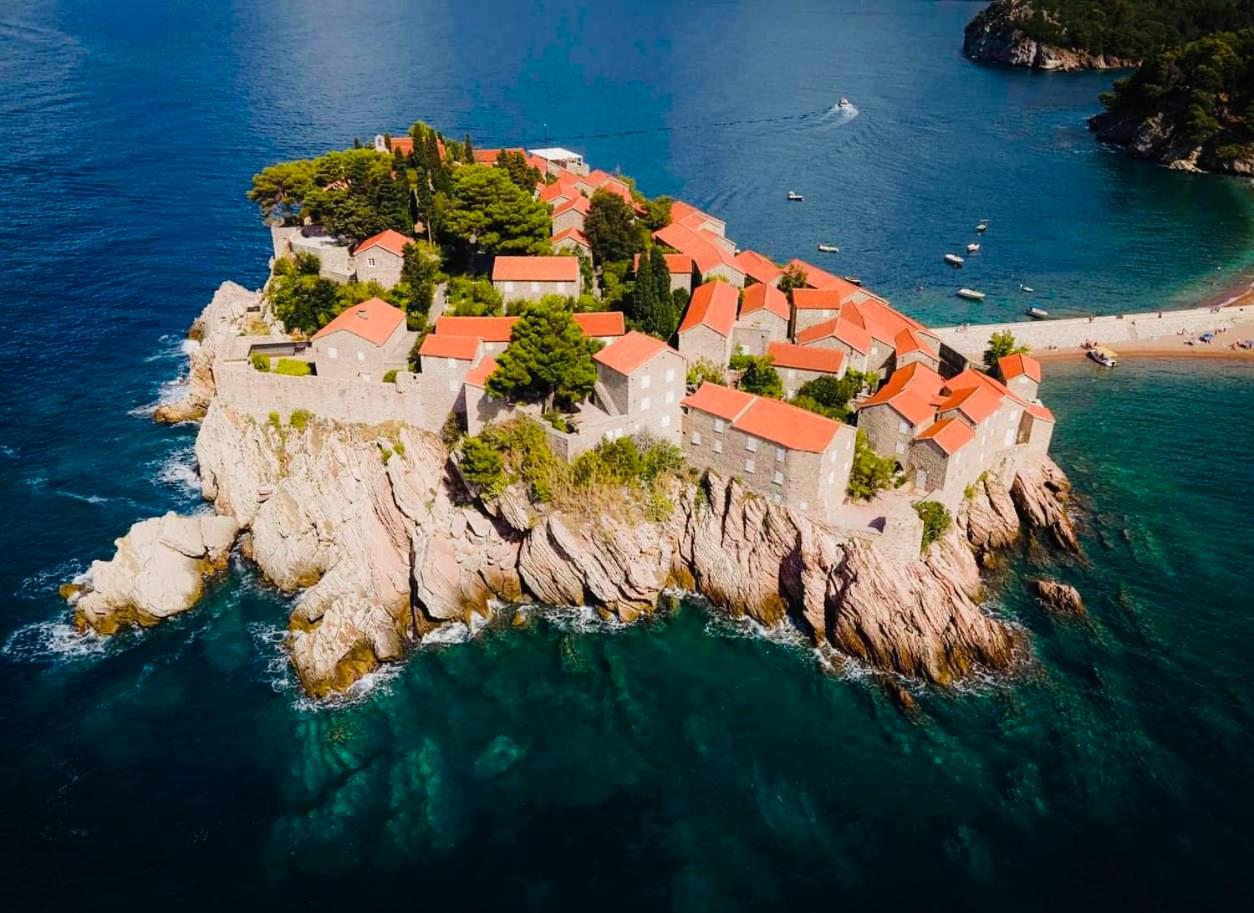 Luxe Azure Residence