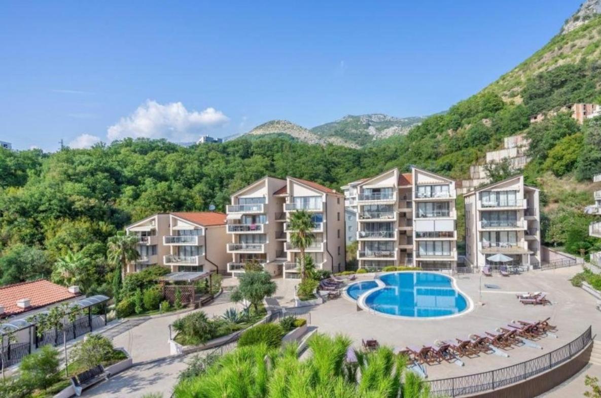 Luxe Azure Residence