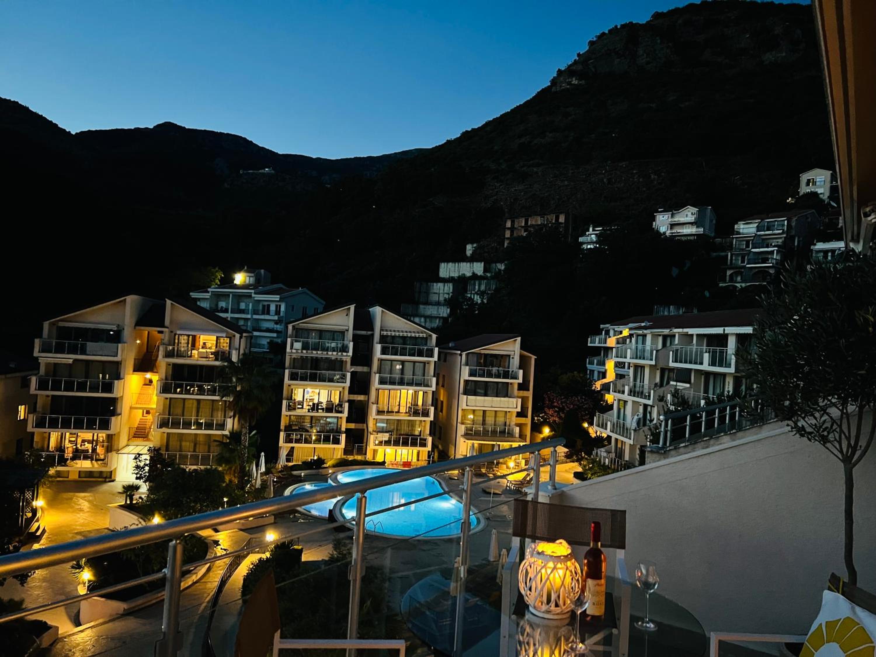 Luxe Azure Residence