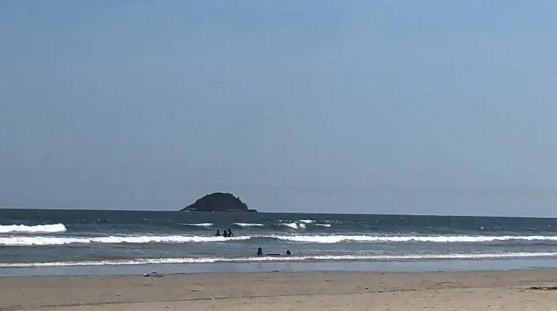 Apto com serviço de praia