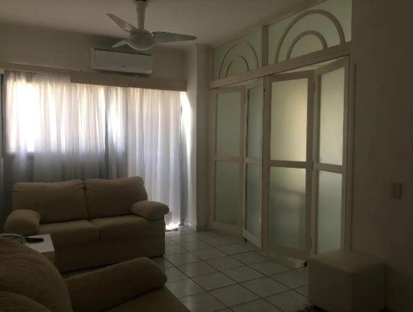 Apto com serviço de praia