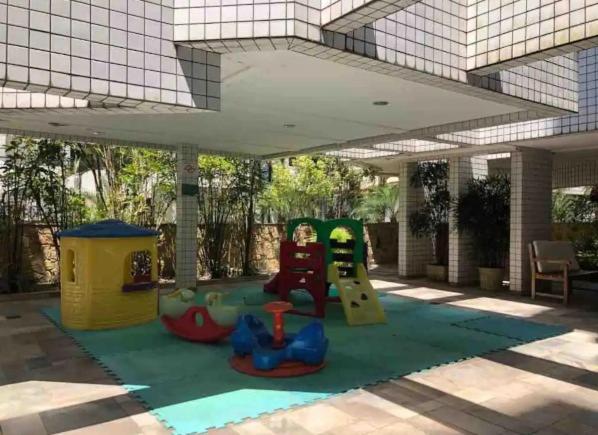 Apto com serviço de praia