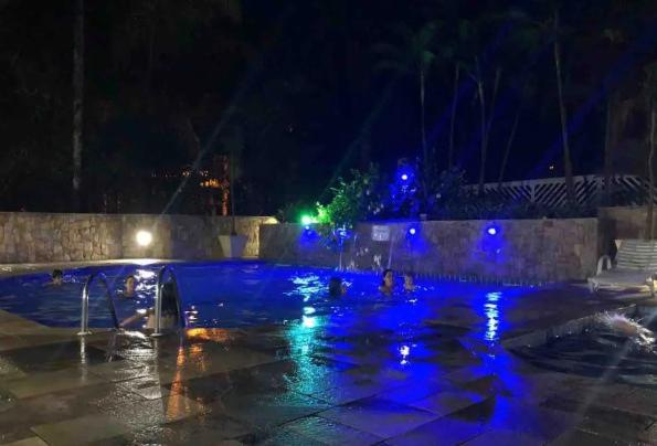 Apto com serviço de praia