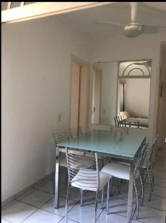 Apto com serviço de praia