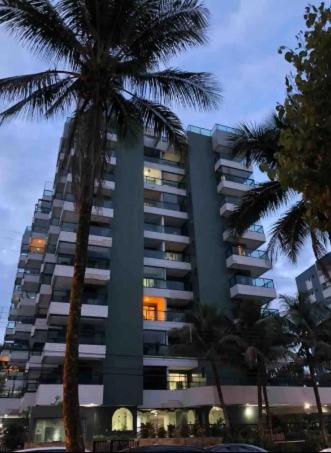 Apto com serviço de praia