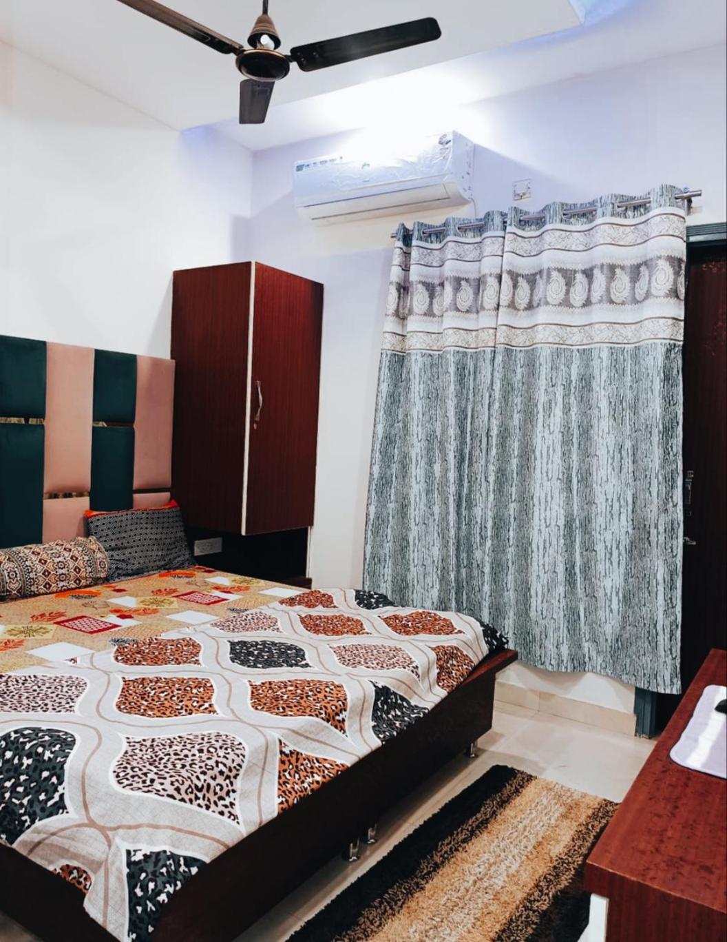 WHITE ELITE SUITS - Luxury Suite Rooms view 3