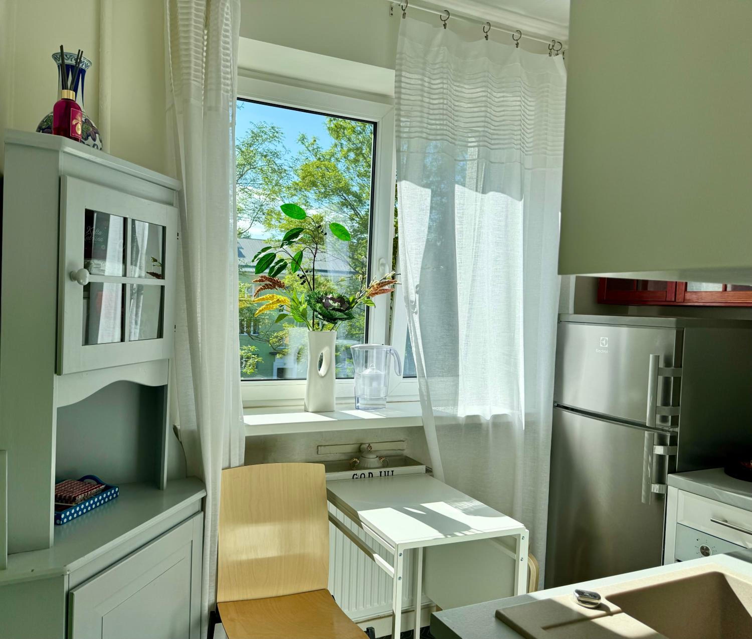 LITTLE LONDON ONE boutique apartment Netflix TV Old Town