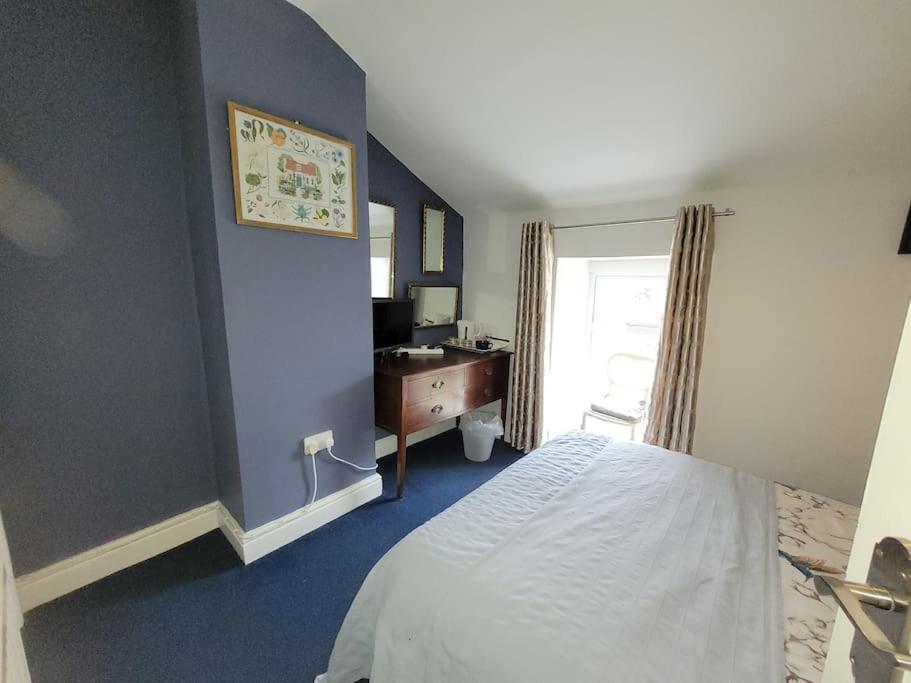 Yeovil Vacations - Family home Yeovil - Property Image 3