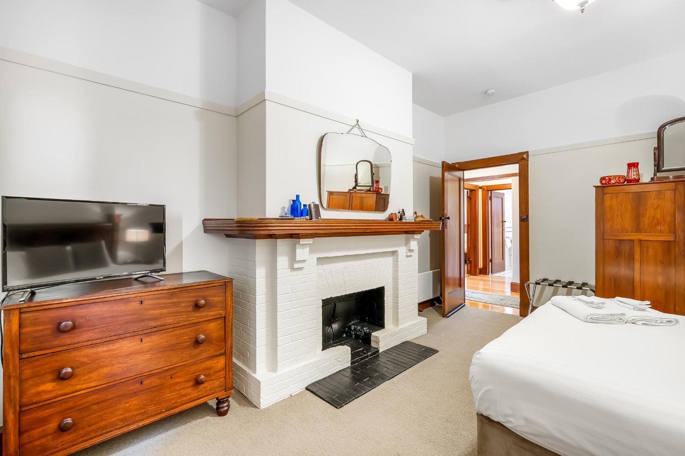 Gorgeous Hobart Accommodation - Park on Park - New Town