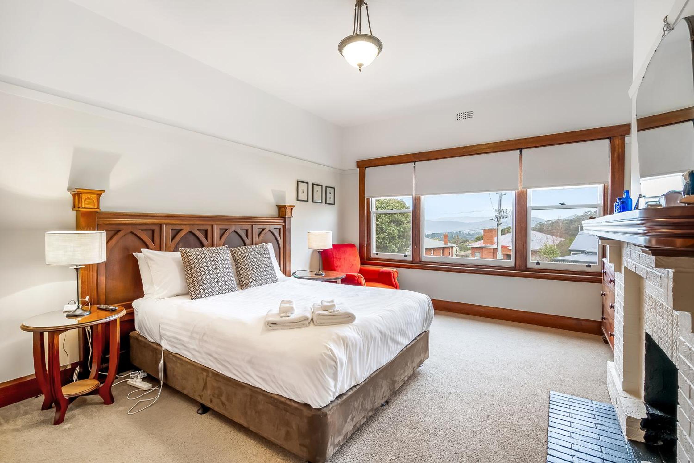 Gorgeous Hobart Accommodation - Park on Park - New Town