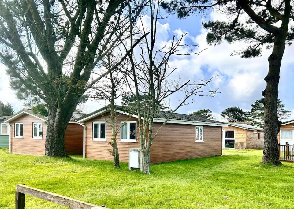 Spacious cabin, near Padstow and 7 Bays view 2