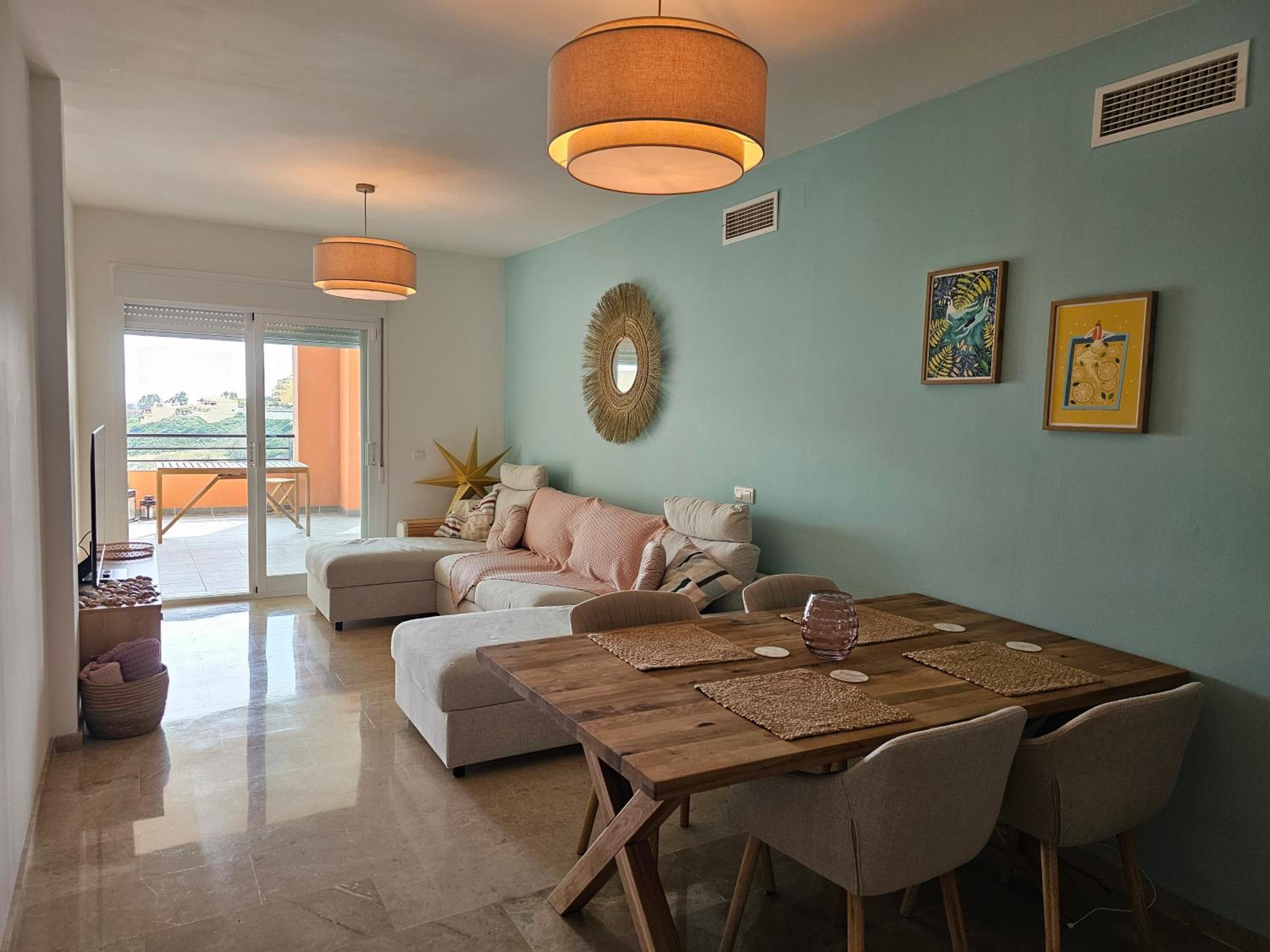 Casa Micangelo - seaview, 5 mins walk to beach