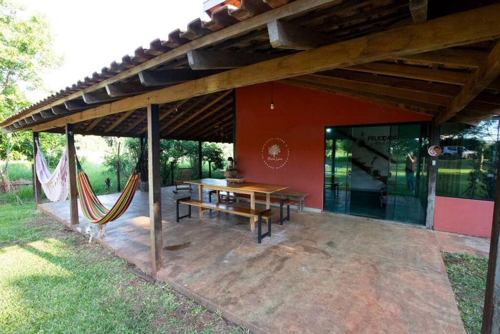 Casa de campo com piscina próxima ao aeroporto de Dourados