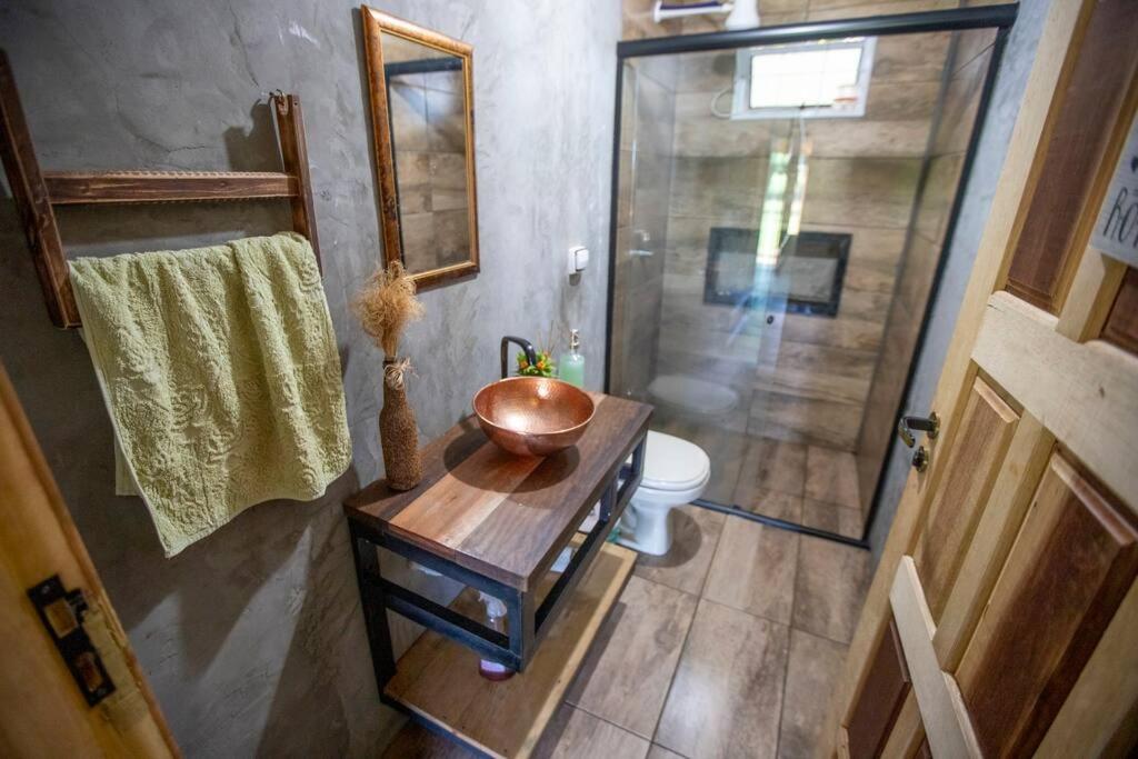 Casa de campo com piscina próxima ao aeroporto de Dourados