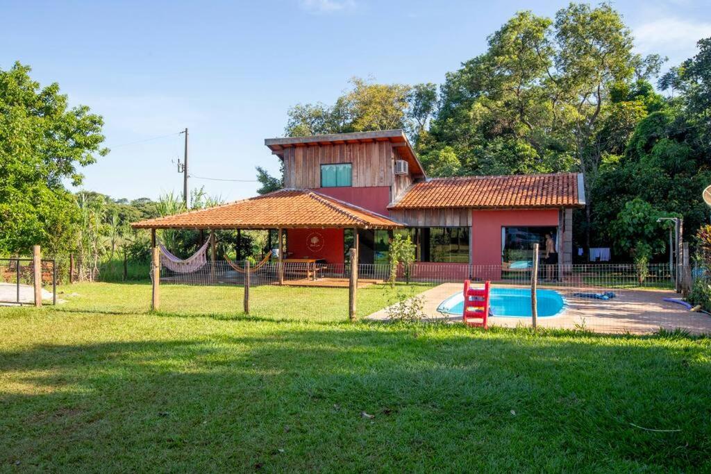 Casa de campo com piscina próxima ao aeroporto de Dourados