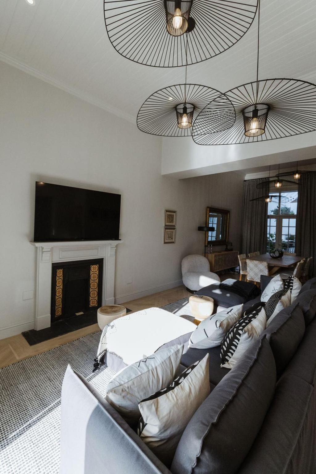 Immaculately styled and positioned with pool & bar view 4