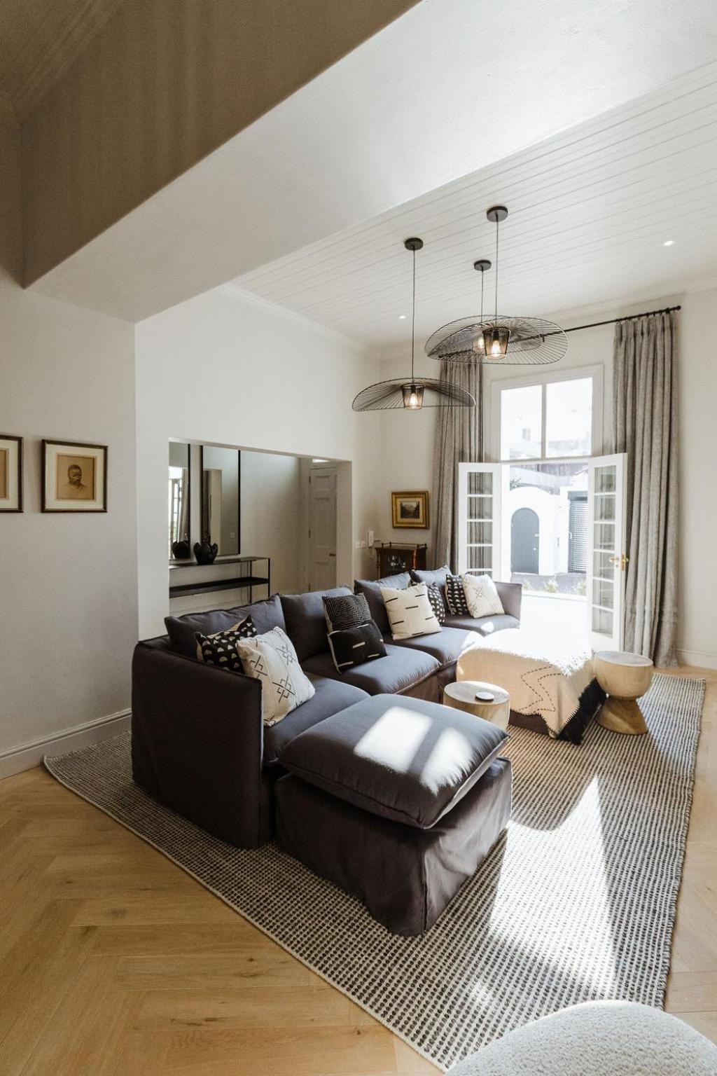Immaculately styled and positioned with pool & bar view 3