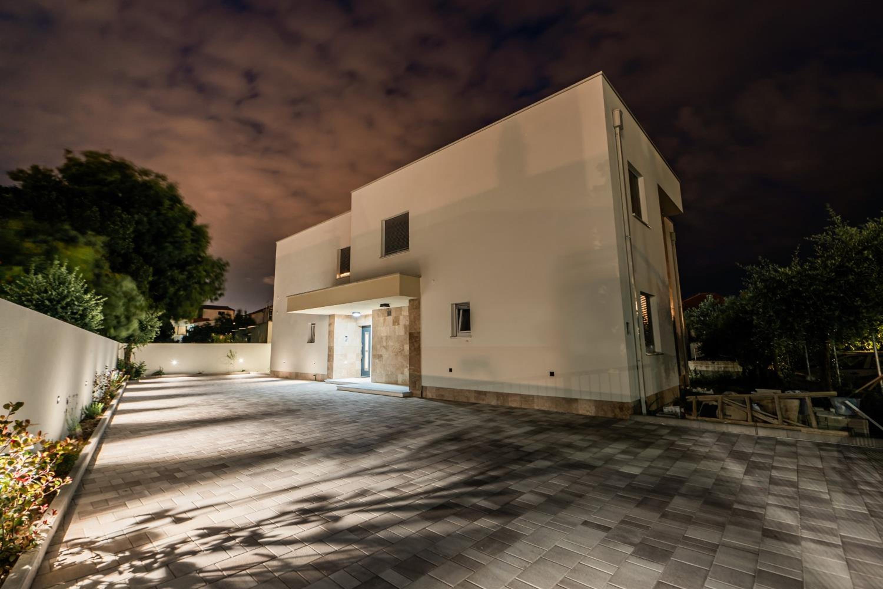 Villa Marin with massage pool, 3 min walk to the beach