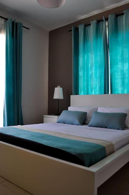 Ilona Seaview Suite - License 3127