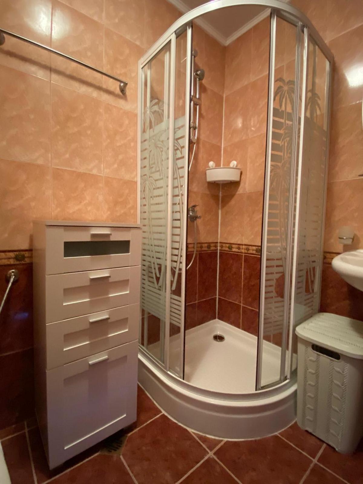 Hill Top Studio Apartments