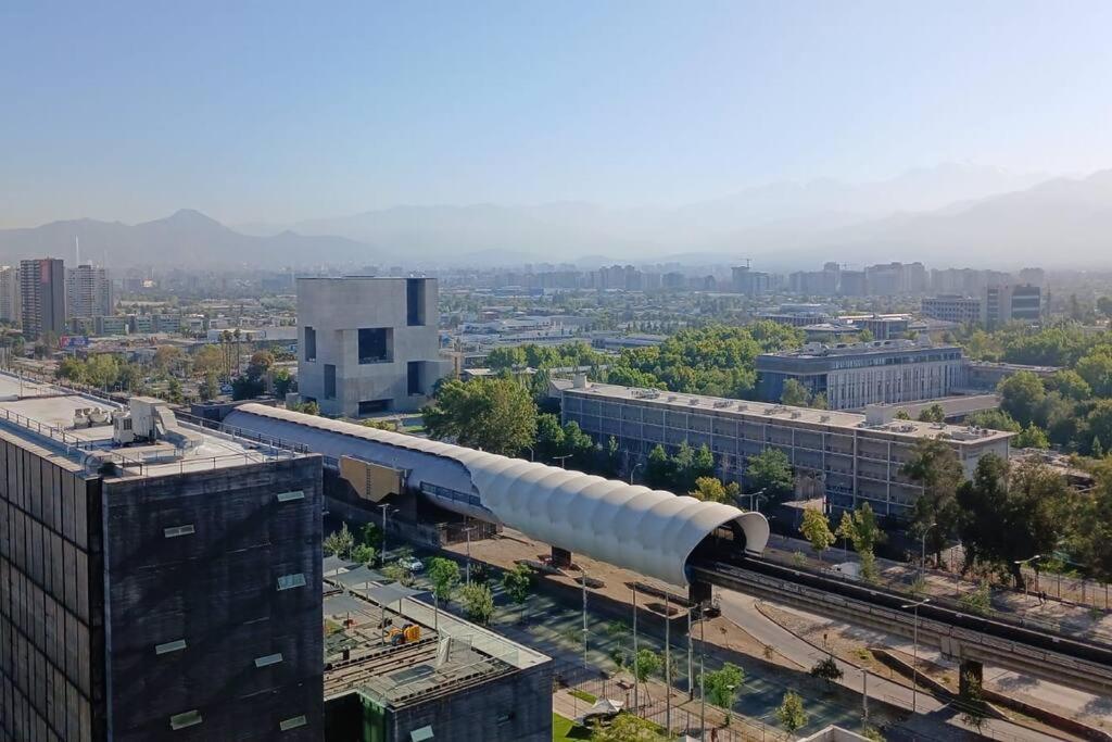 Dpto frente a PUC y a pasos del metro San Joaquín