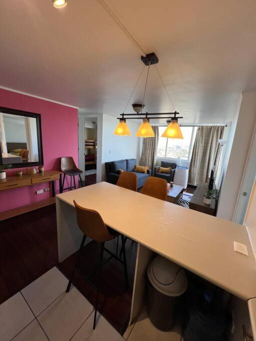 Dpto frente a PUC y a pasos del metro San Joaquín