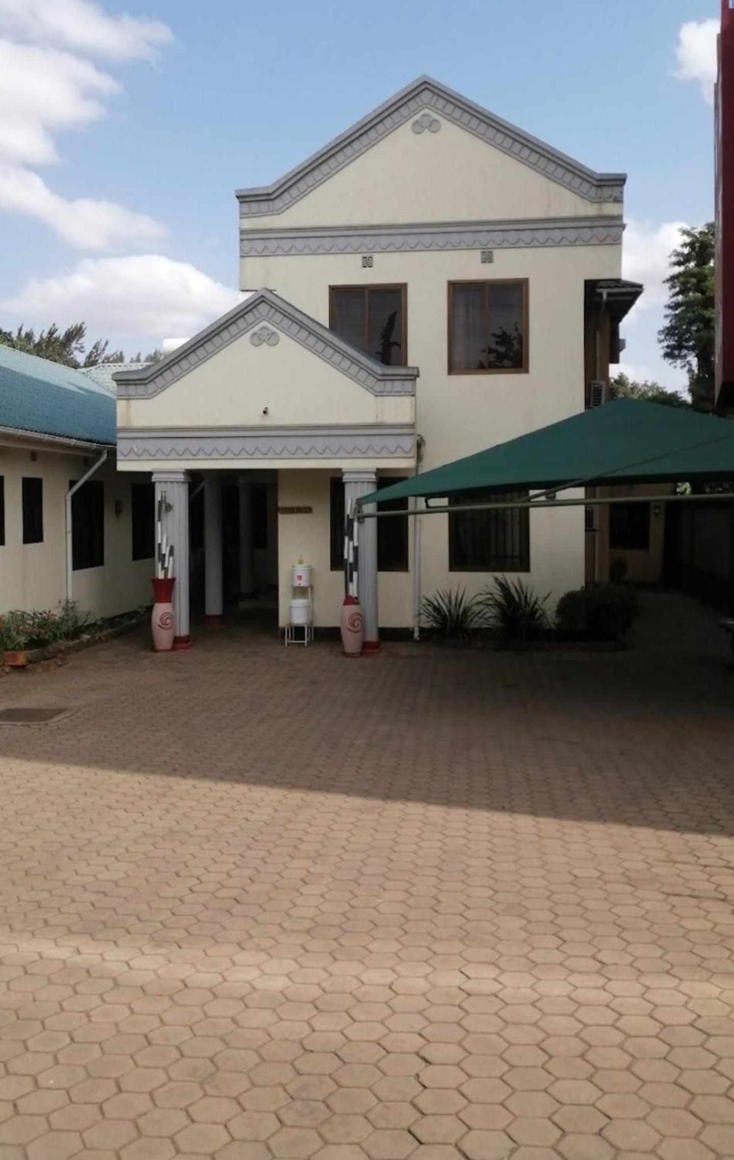Munga Executive Lodge view 3