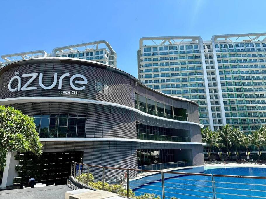 Azure Urban Resort - Modern Gaming staycation