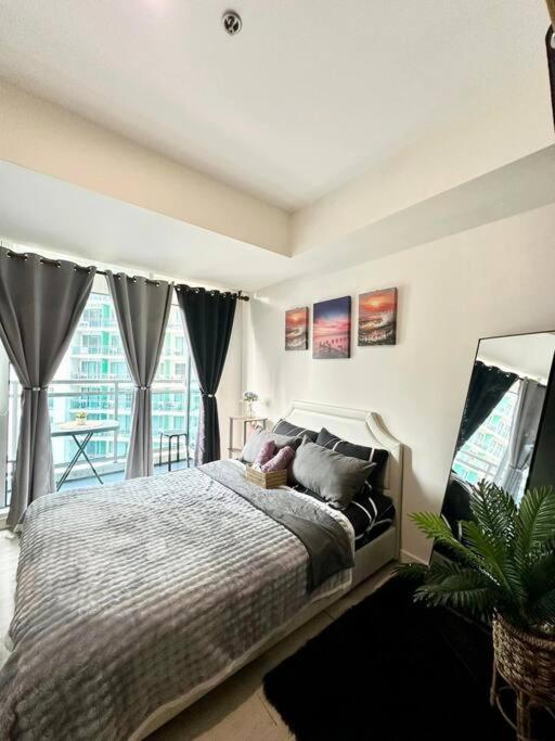 Azure Urban Resort - Modern Gaming staycation