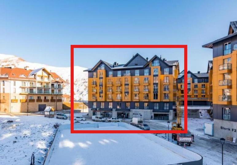 Designer Family Chalet I 5 min walk to Ski Lifts & 1 min to Shops I Mountain View view 2