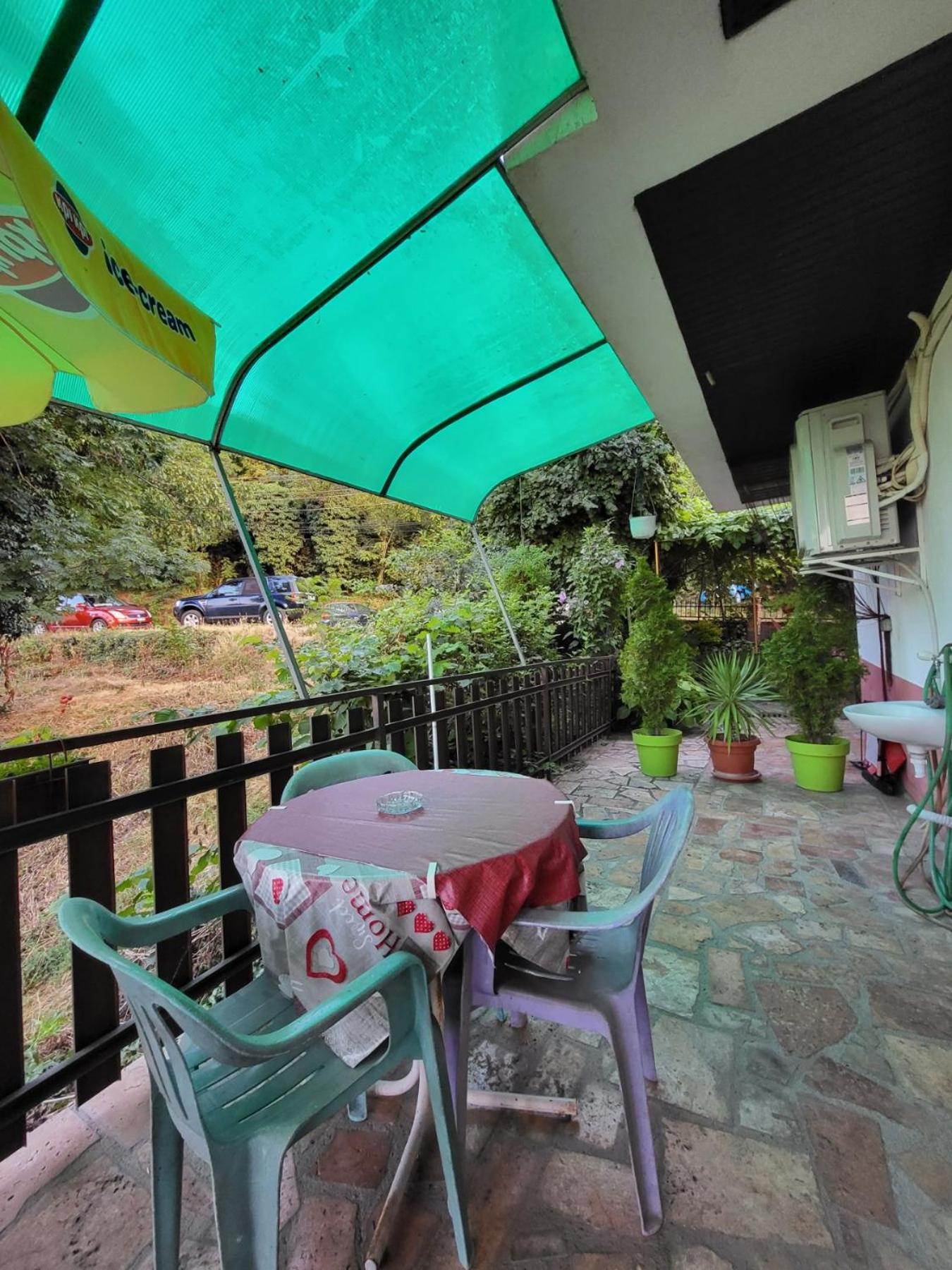 Tom's Appartments view 4