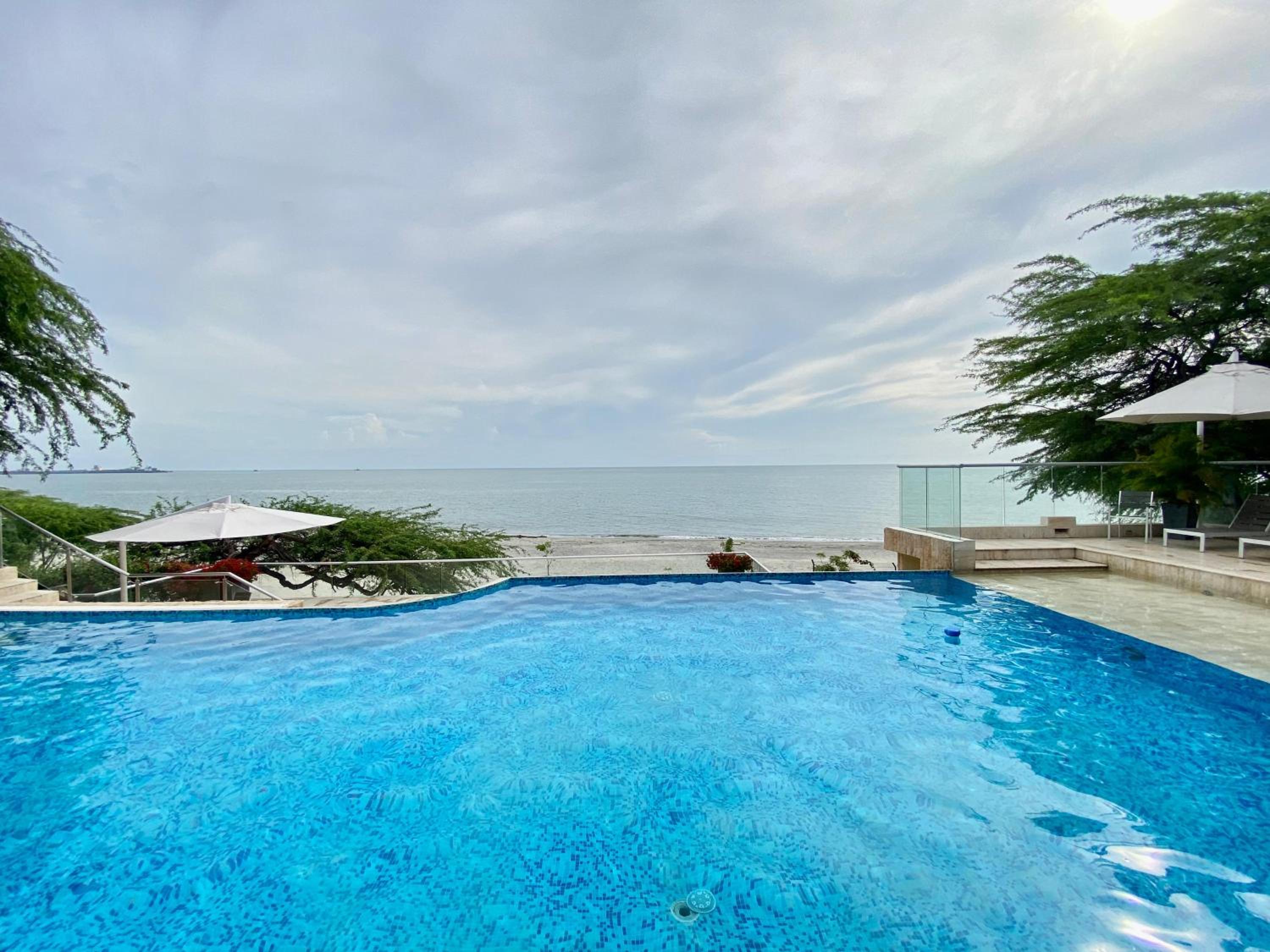 Exclusiva Villa con Salida al Mar