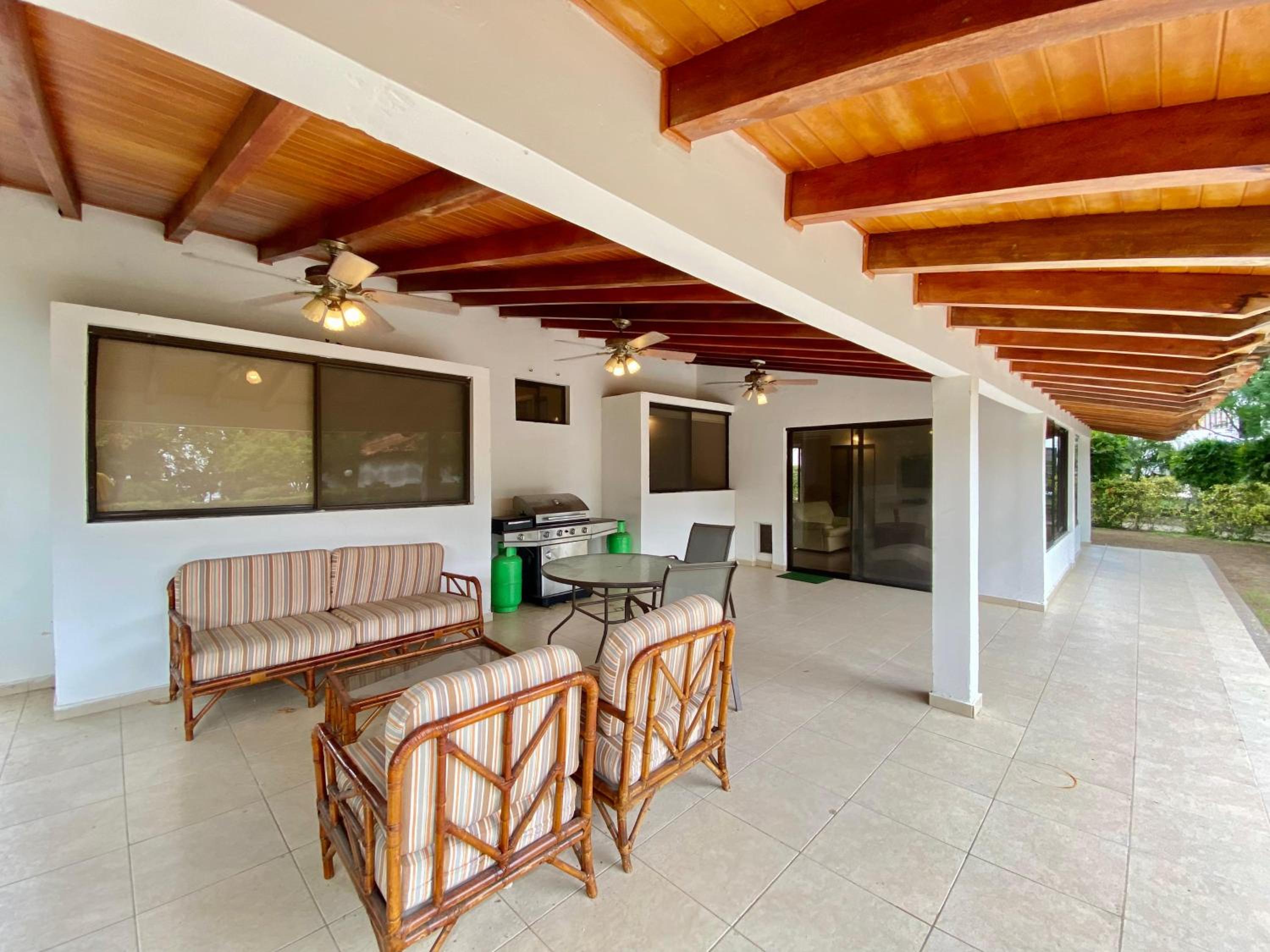 Exclusiva Villa con Salida al Mar