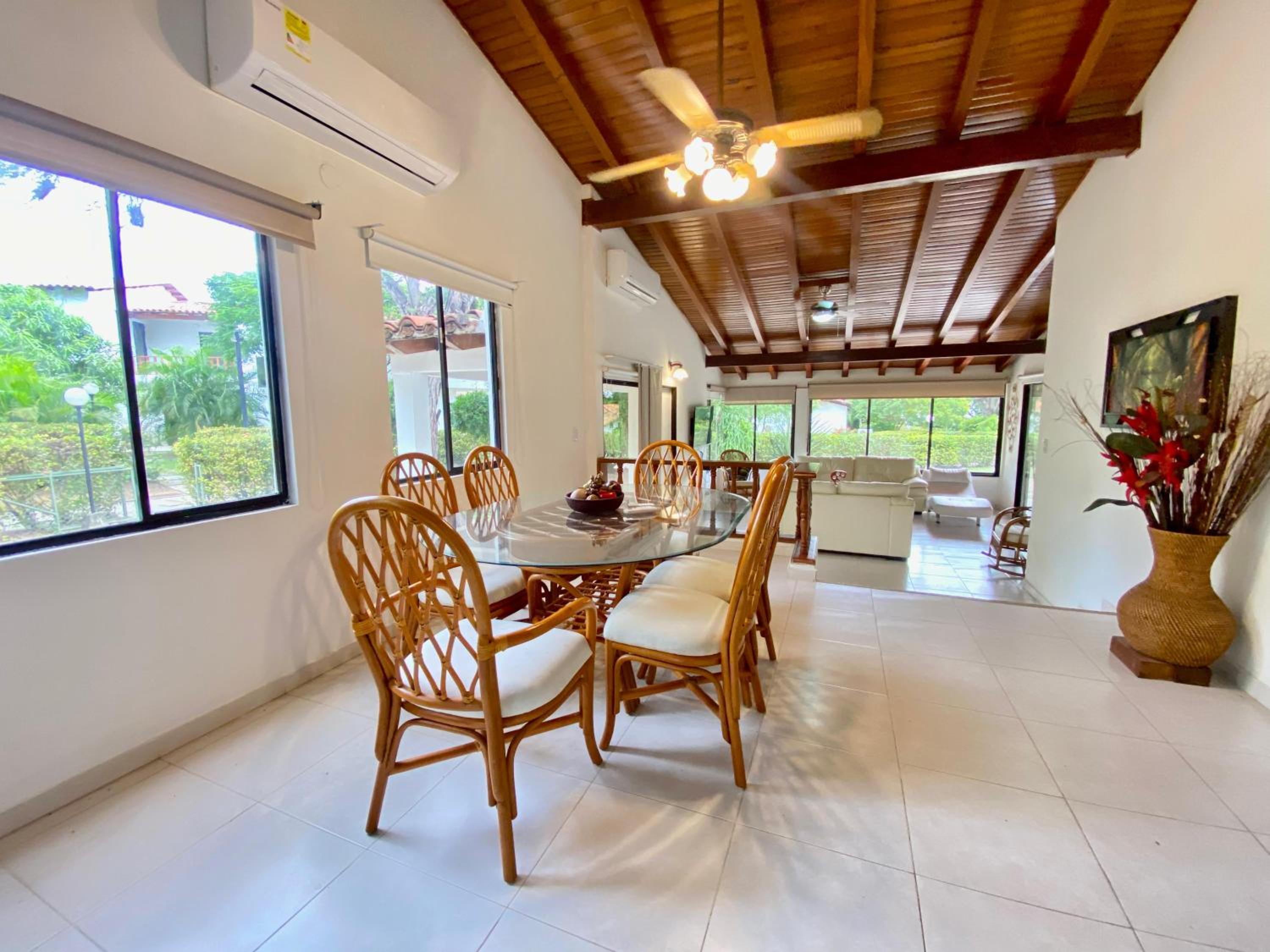 Exclusiva Villa con Salida al Mar