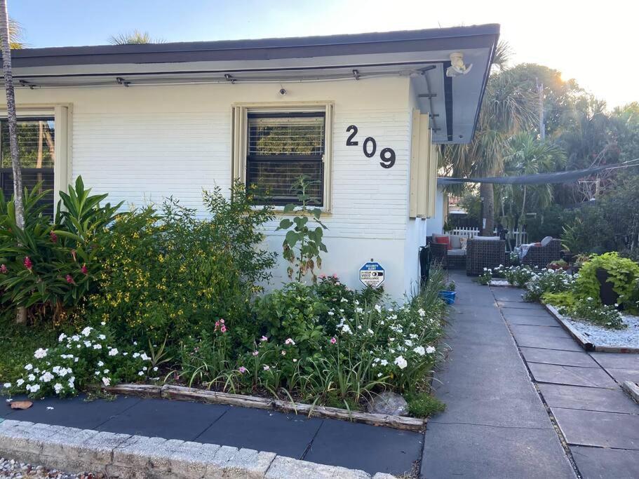 Cozy private studio 2 blocks from Pompano Beach view 2