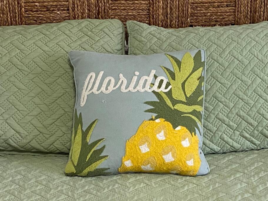 Cozy private studio 2 blocks from Pompano Beach view 5
